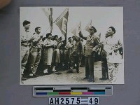 藏品(故總統蔣公生活照片：蔣中正夫婦巡視回國僑胞)的圖片